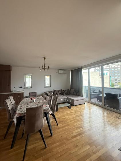 Apartament cu 3 camere semidecomandat în Central