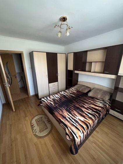 Apartament cu 3 camere semidecomandat în Central