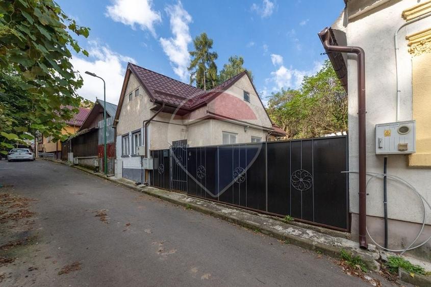 Casă individuală cu 2 camere cu Teren 191 Mp în Schei