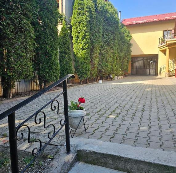 Casă individuală cu 7 camere cu Teren 1723 Mp în Hărman