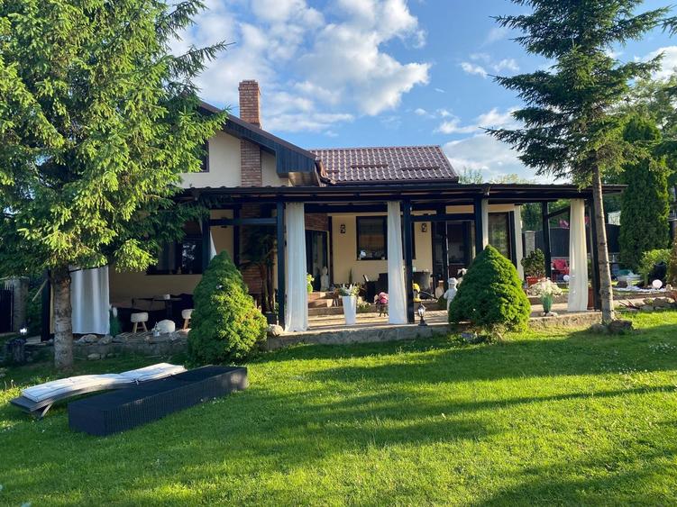 Casă individuală cu 5 camere cu Teren 2000 Mp în Sud