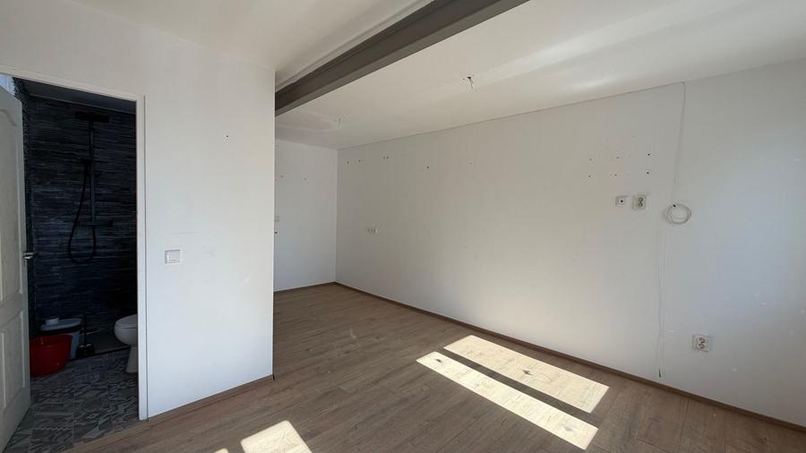 Apartament cu 6 camere decomandat în Calea Victoriei
