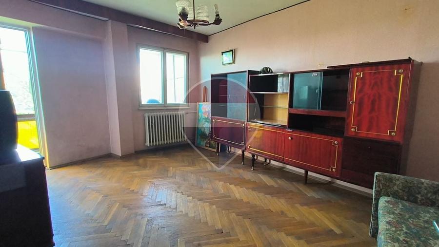 Apartament cu 3 camere decomandat în Micro 13