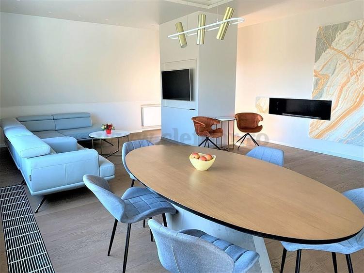 Apartament cu 5 camere decomandat, mobilat în Pipera
