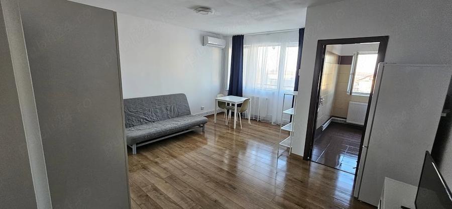 Garsonieră decomandată în Vitan