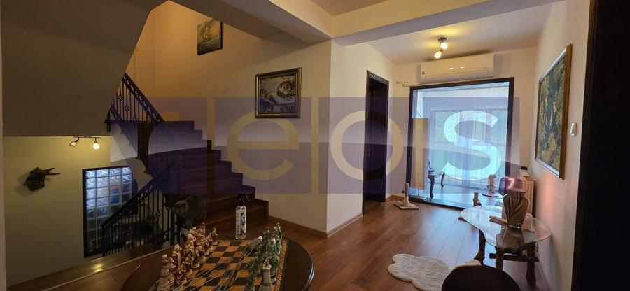 Casă individuală cu 10 camere cu Teren 410 Mp în Vatra Luminoasă