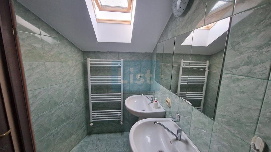 Apartament cu 3 camere semidecomandat în Săsar