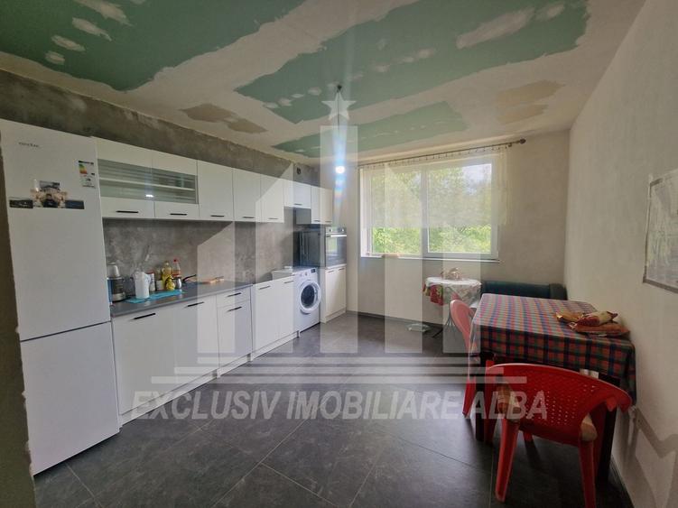 Casă individuală cu 4 camere cu Canalizare în Pâclișa