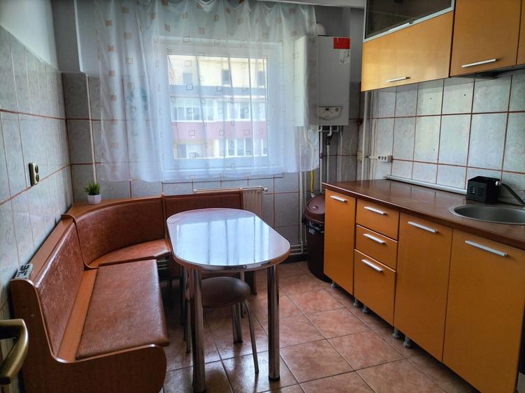 Apartament cu 3 camere decomandat în Drumul Carului