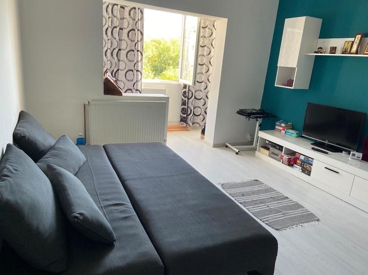 Apartament cu 2 camere semidecomandat în Soarelui