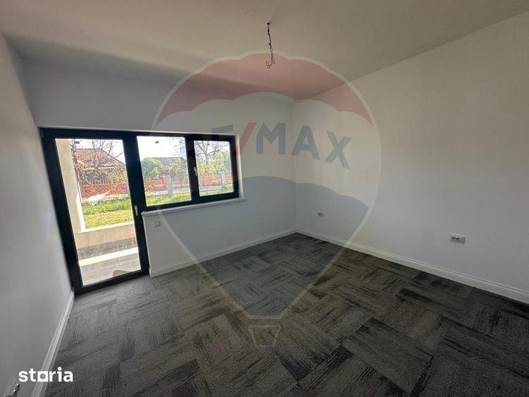 Casă cu 4 camere decomandat cu Teren 718 Mp în Central