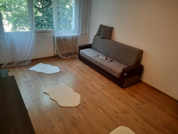 Apartament cu 3 camere decomandat în Drumul Taberei