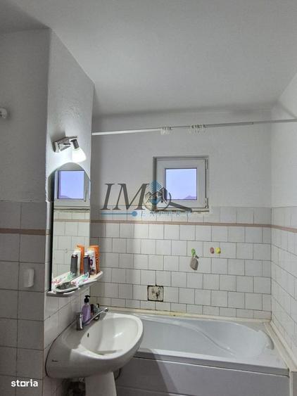 Apartament cu 4 camere decomandat în Aronești