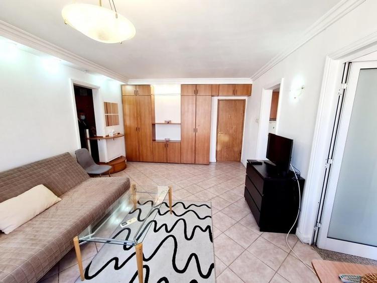 Apartament cu 2 camere semidecomandat în Calea Victoriei