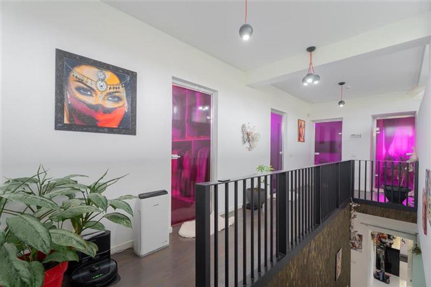 Casă individuală cu 5 camere cu Canalizare în Bucium