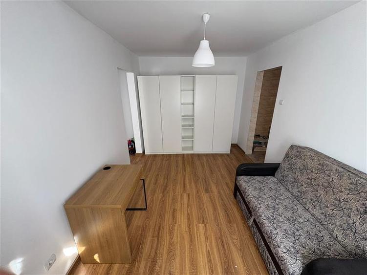Apartament cu 2 camere semidecomandat în Florilor