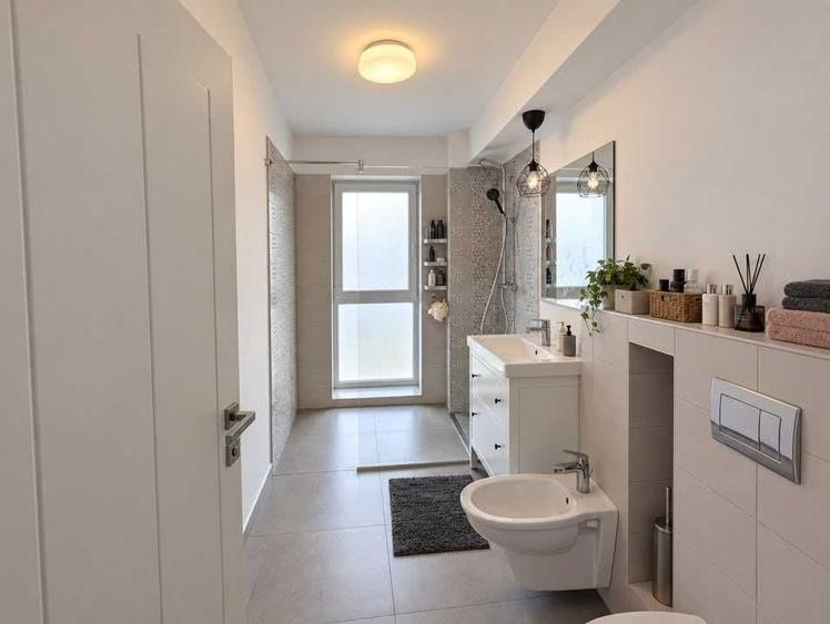 Apartament cu 3 camere decomandat în Borhanci