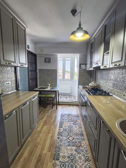 Apartament cu 2 camere decomandat, mobilat în Central