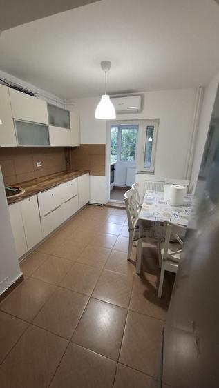 Apartament cu 2 camere decomandat, mobilat în Apărătorii Patriei