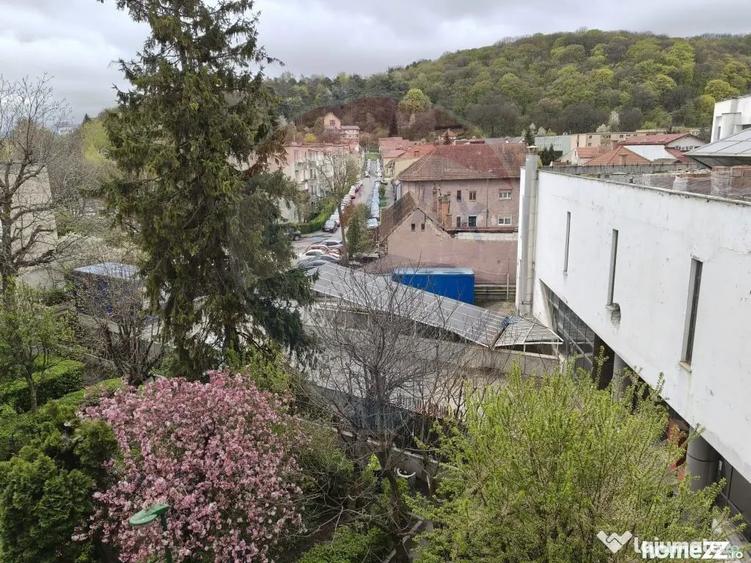 Apartament cu 2 camere semidecomandat în Centrul Civic