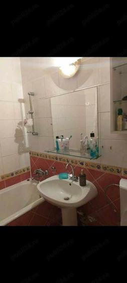 Apartament cu 3 camere decomandat în Cornișa