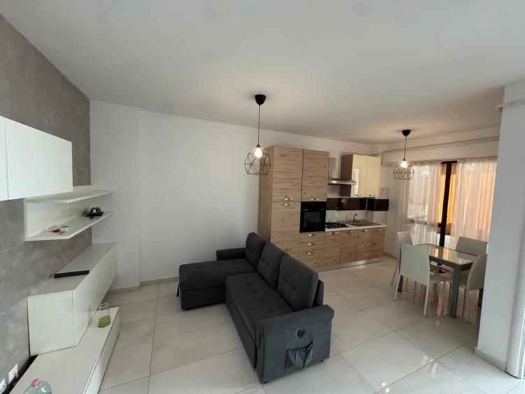 Apartament cu 2 camere semidecomandat în Centru Civic