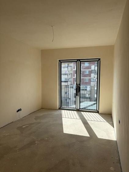 Apartament cu 3 camere semidecomandat în Mărăști