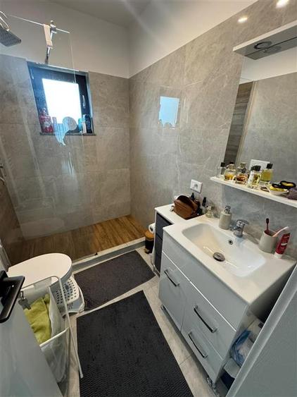 Casă individuală cu 3 camere cu Canalizare în Est