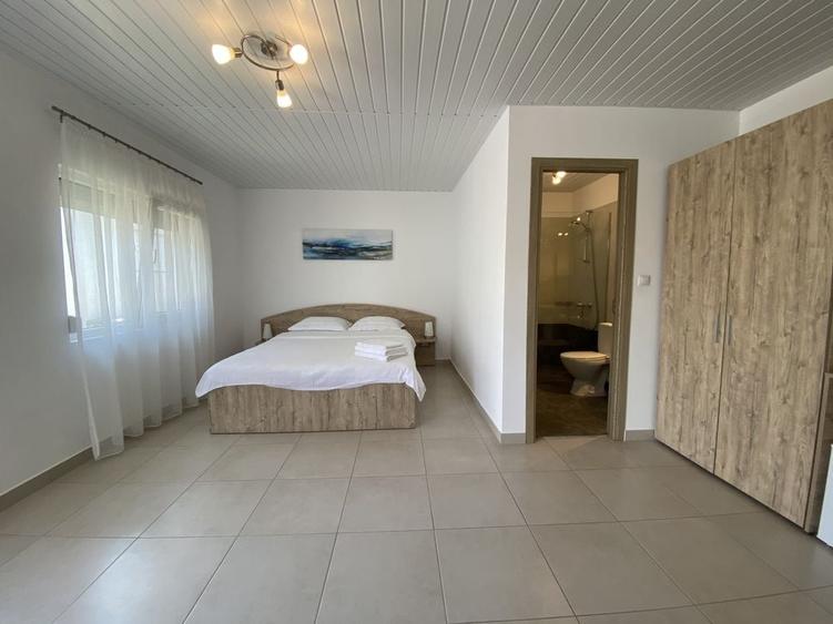 Casă cu 4 camere cu Teren 1400 Mp în Central