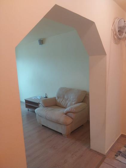 Apartament cu 3 camere decomandat în Polivalentă