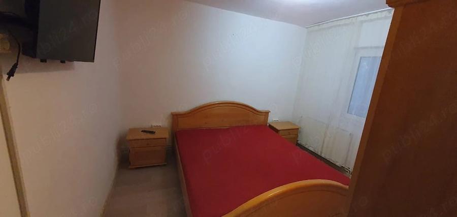 Inchiriez apartament 3 camere Aradului Vest Piata Verde - 1