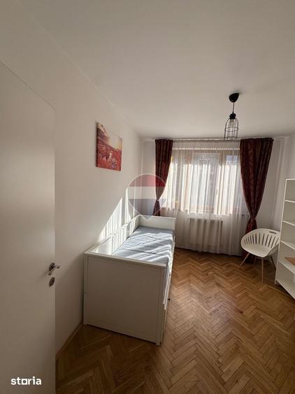 Apartament cu 3 camere decomandat în Gruia