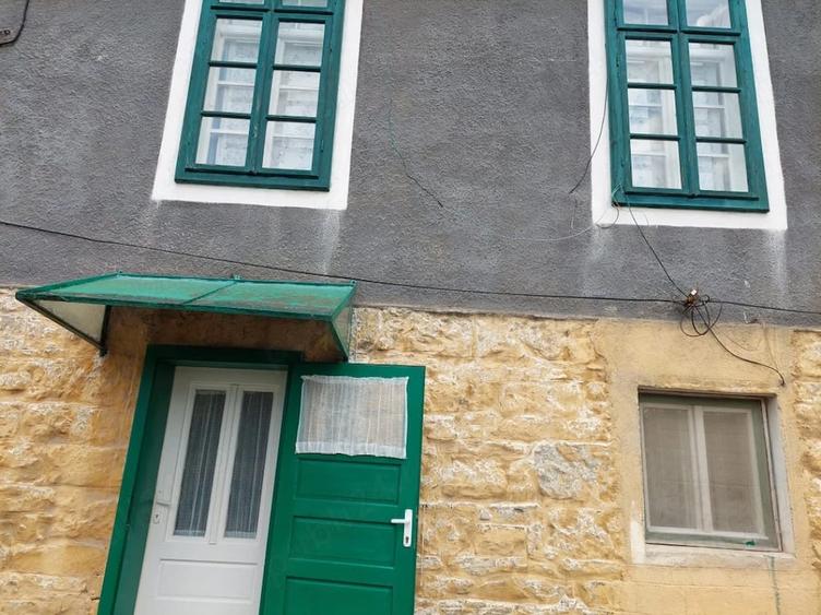 Casă cu 4 camere cu Teren 104 Mp în Central