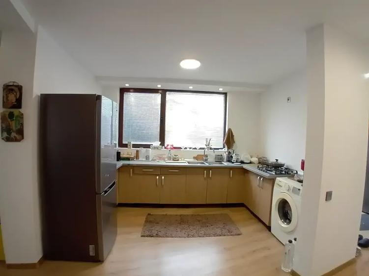 Casă cu 3 camere cu Canalizare în Chitila