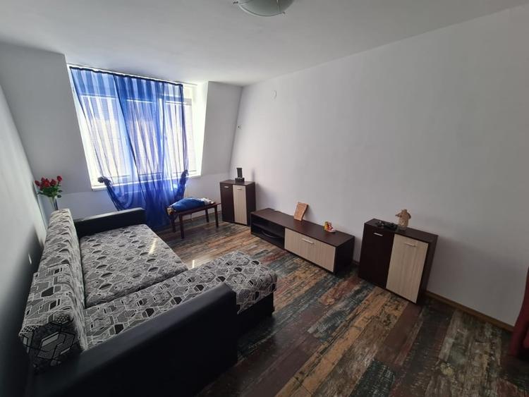 Apartament cu 4 camere decomandat, mobilat în Sărari