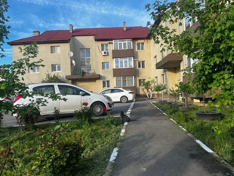 Apartament cu 3 camere decomandat în Cornetu