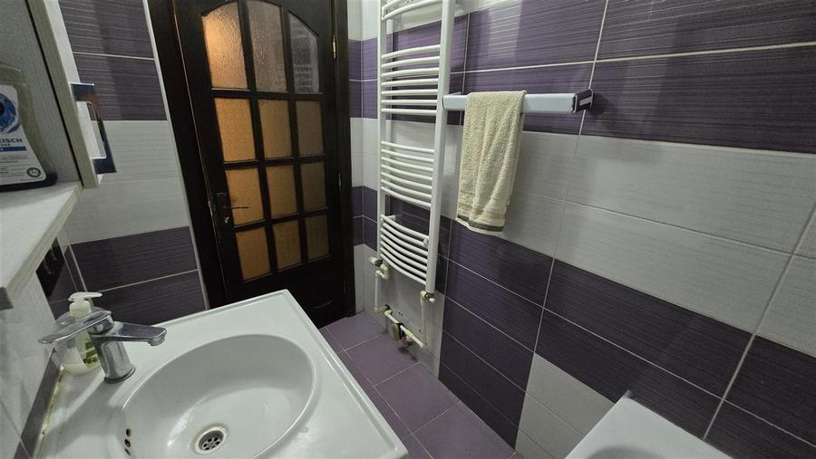 Apartament cu 3 camere decomandat, mobilat în Central