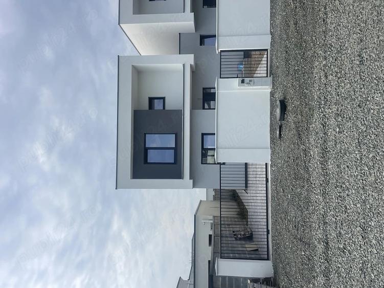Casă cu Teren 335 Mp în Săcălaz