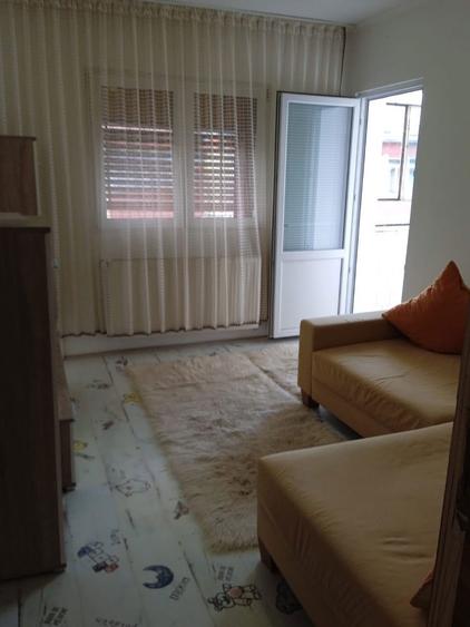 Apartament cu 3 camere decomandat în Govândari