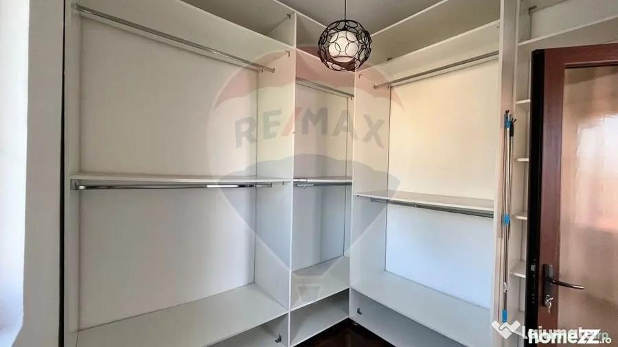 Casă cu 3 camere cu Teren 300 Mp în Central
