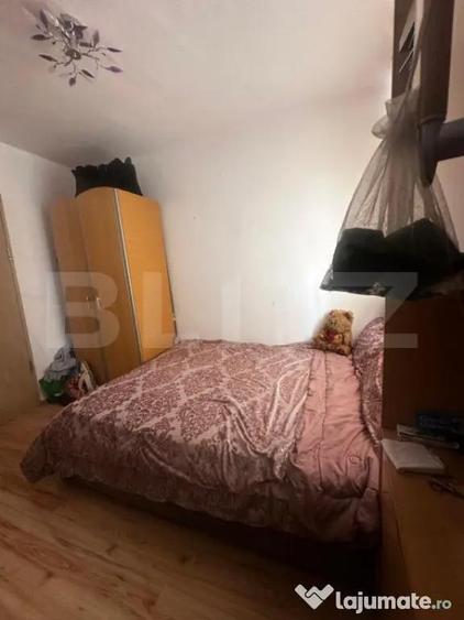 Apartament cu 3 camere semidecomandat, mobilat în Craiovița Nouă