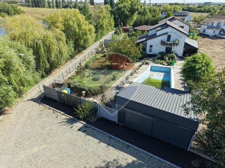 Casă individuală cu 4 camere cu Piscina în Central