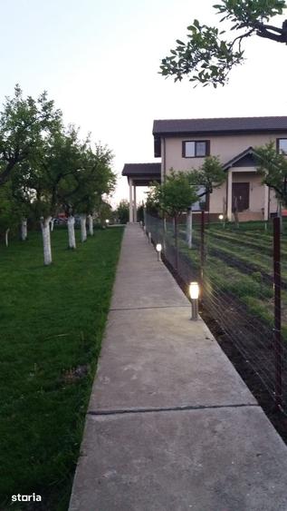 Casă cu 5 camere cu Teren 2500 Mp în Ghercești
