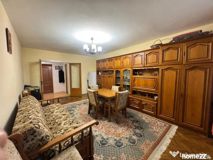 Apartament cu 3 camere decomandat în Săsar