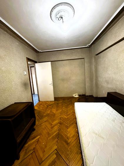 Apartament cu 3 camere decomandat în Podul de Fier