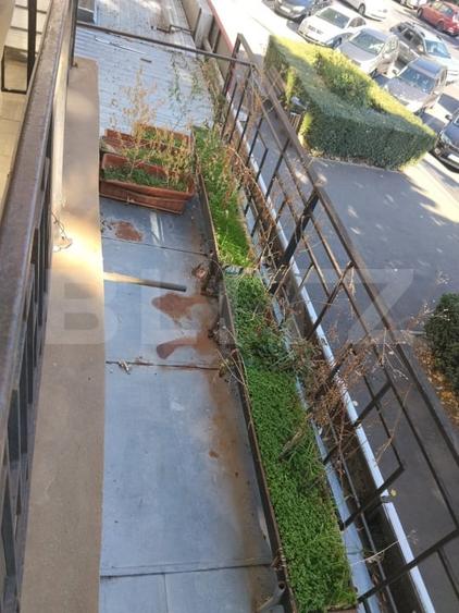 Apartament cu 3 camere semidecomandat, mobilat în Central