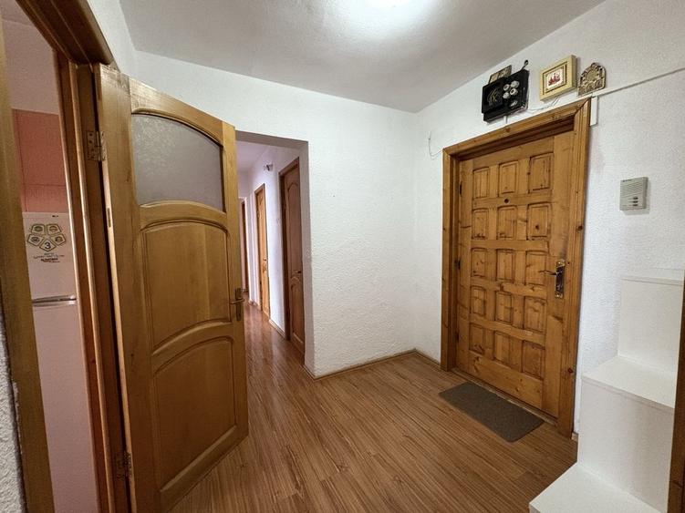 Apartament cu 3 camere decomandat în Micro 6