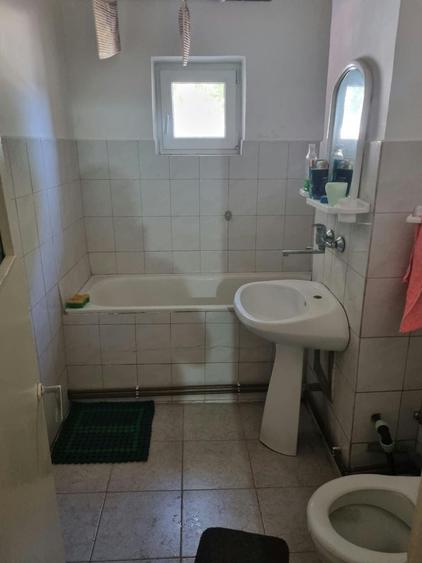 Apartament cu 3 camere decomandat în Carpați 2