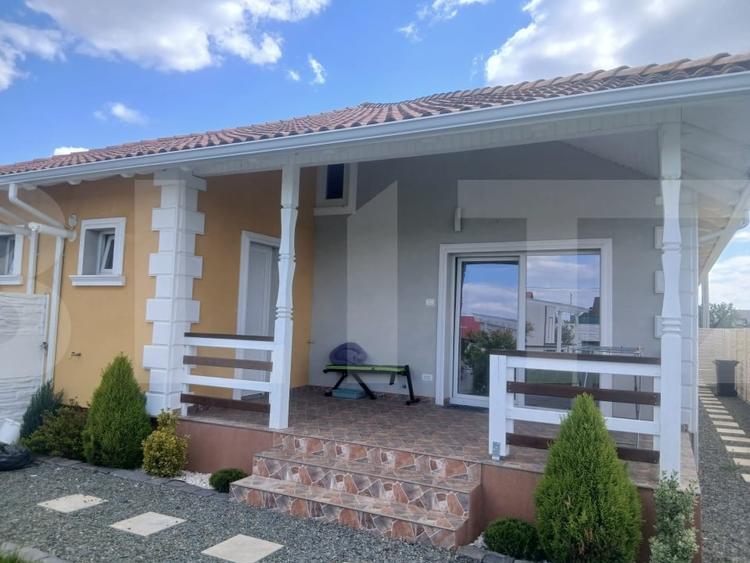 Duplex cu 3 camere cu Canalizare în Parța