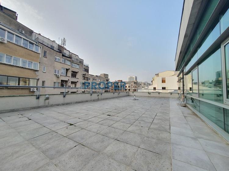 Birou, de 1,931 mp, în Romană